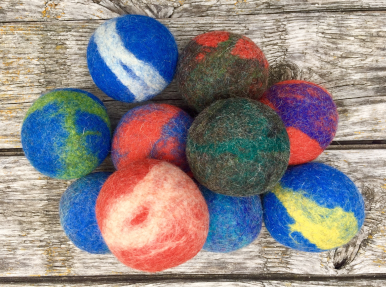 Workshop droogtrommelballen vilten op Terschelling